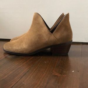 Brand new never worn sz 7 Cole Haan Quinn Bootie